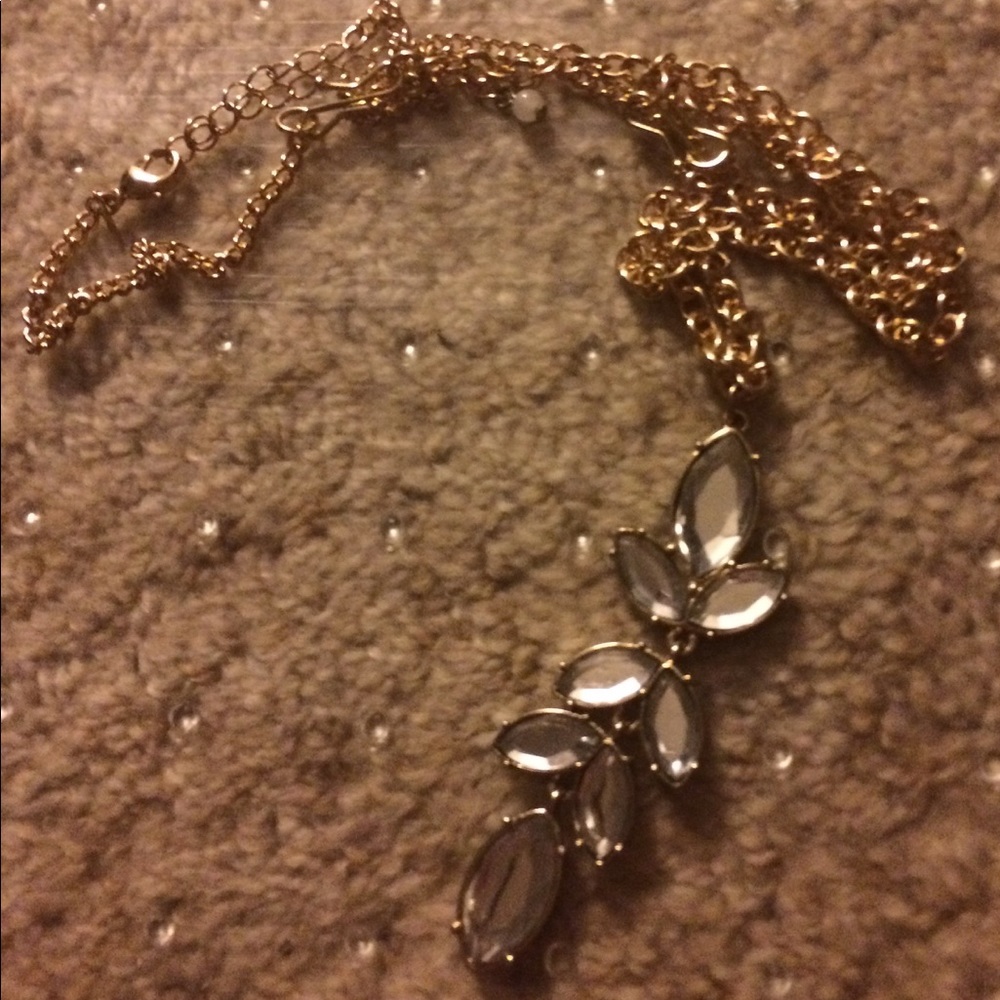 Woman long necklace